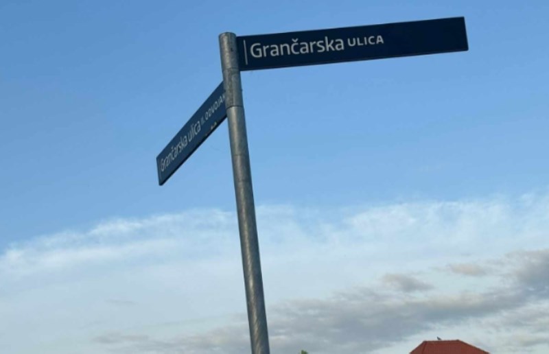 Djevojka iz Zagreba odlučila je naći dečka i postavila znak ispred kuće, fotka je hit