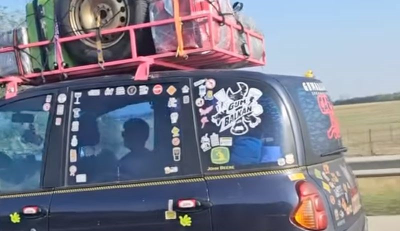 U Njemačkoj je snimljen jedan od najbizarnijih auta ikad, hit je stvar na haubi!