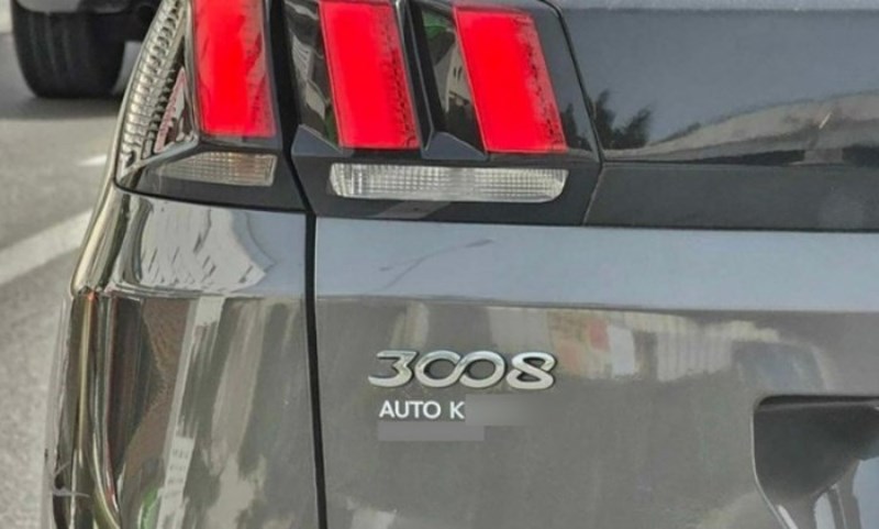 Mnoge je zbunio ovaj natpis na autu u Splitu, možete li pogoditi koja je poruka?