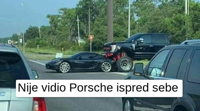 Ljudi dijele fotke najskupljih nesreća koje su ikad vidjeli, urnebesne su
