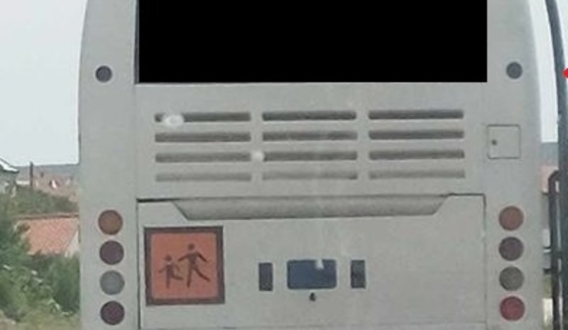 Fotka autobusa za prijevoz djece iz Hrvatske je svjetski hit, pogledajte što koriste umjesto klime