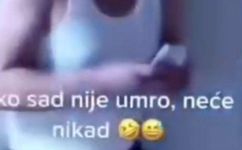 Djevojka ga je uhvatila kako se dopisuje s nekim na WC-u, ali njegov sljedeći potez nije očekivala