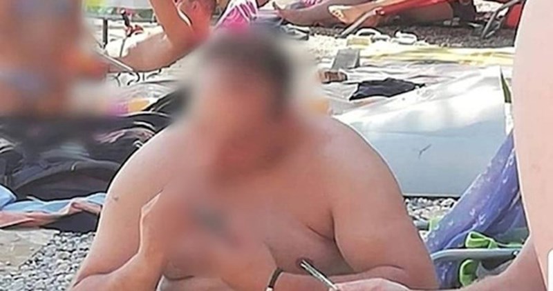 Obitelj se na plaži skroz udomaćila i nasmijala društvene mreže, pogledajte čime su se bavili
