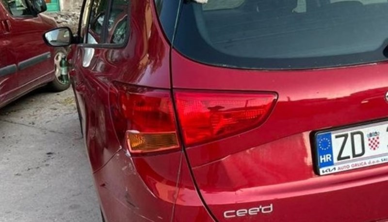 Ovu metodu čuvanja auta od sunca definitivno još nismo vidjeli, pogledajte savršen izum iz Zadra