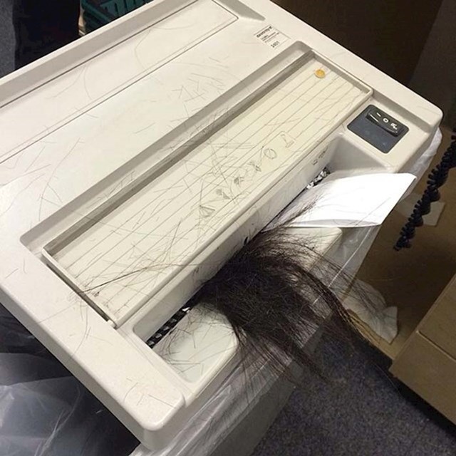 "Moja prijateljica je dobila nenadanu besplatnu frizuru na poslu"