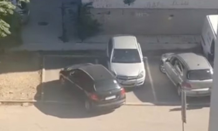 Milijuni umiru od smijeha na scenu s parkinga u Srbiji, pa koje su šanse da netko ovo snimi!