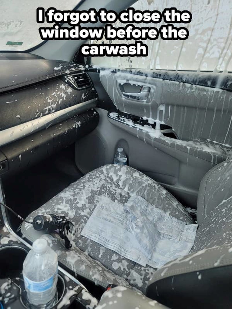 Zaboravio je zatvoriti prozore prije pranja auta