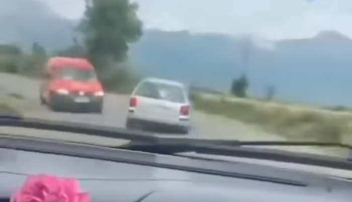 Snimka prometne nesreće iz Srbije širi se internetom, ljudi ne vjeruju što je suvozač napravio