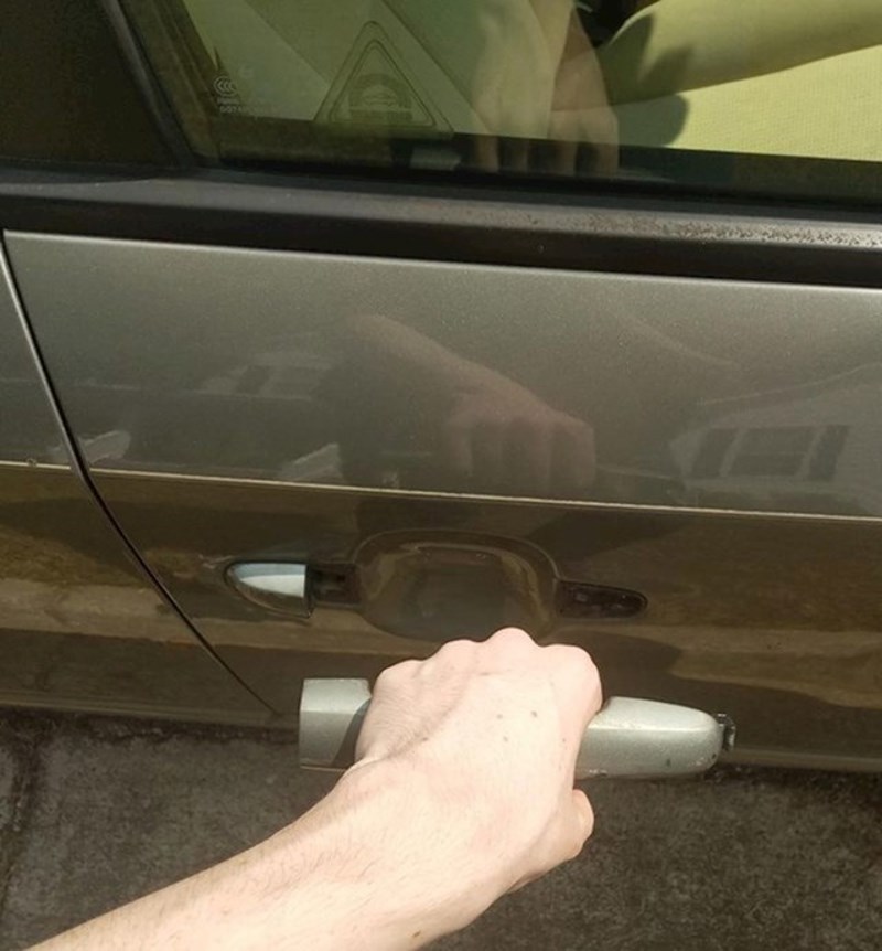 Sinu je ostala kvaka u ruci, bit će to zanimljivo objasniti tati