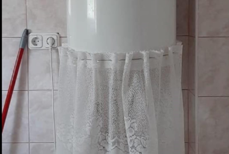 Došao je u bakinu kuću i vidio ovo na bojleru, morate vidjeti što skriva!