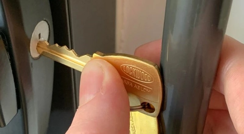 Ljudi dijele fotke stvari koje ih najviše živciraju u njihovim stanovima, urnebesne su!