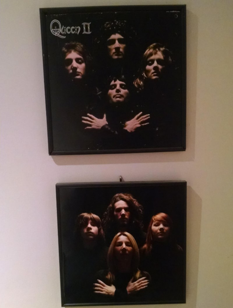 Ovo je obiteljska fotka u kući moje sestre