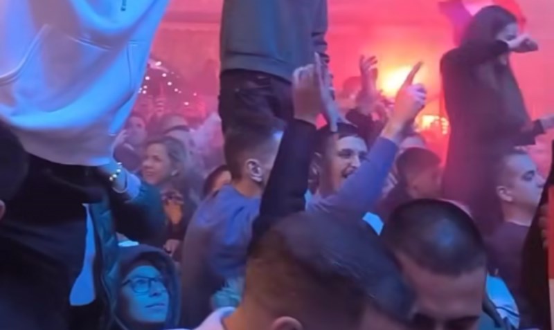 Svi dijele snimku s Thompsonovog koncerta, ljudi ne vjeruju tko je bio najluđi u prvom redu