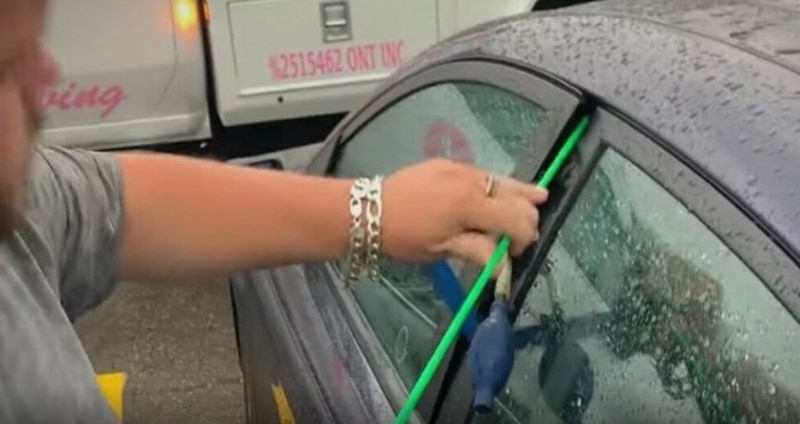 Tip je pokazao kako u manje od minute može provaliti u bilo koji automobil