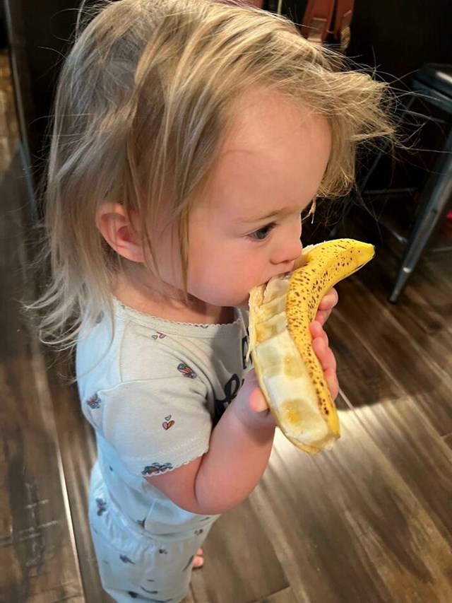 Naučio je kćer da ovako jede bananu