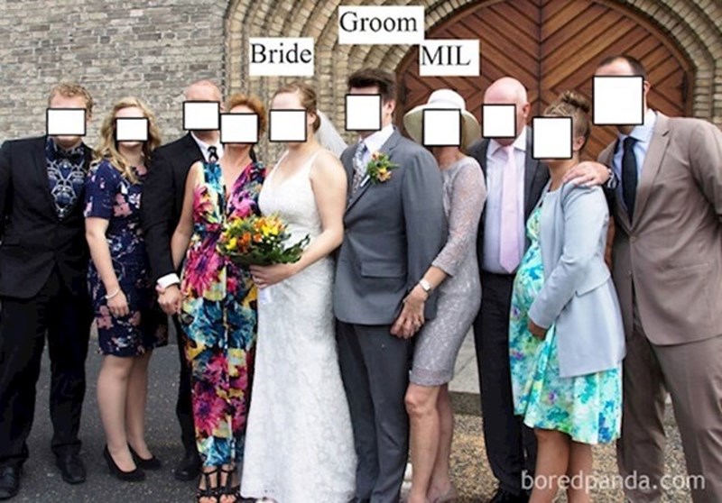 Ovo je naša fotka s vjenčanja, svekrva je jasno dala do znanja kome njen sin pripada