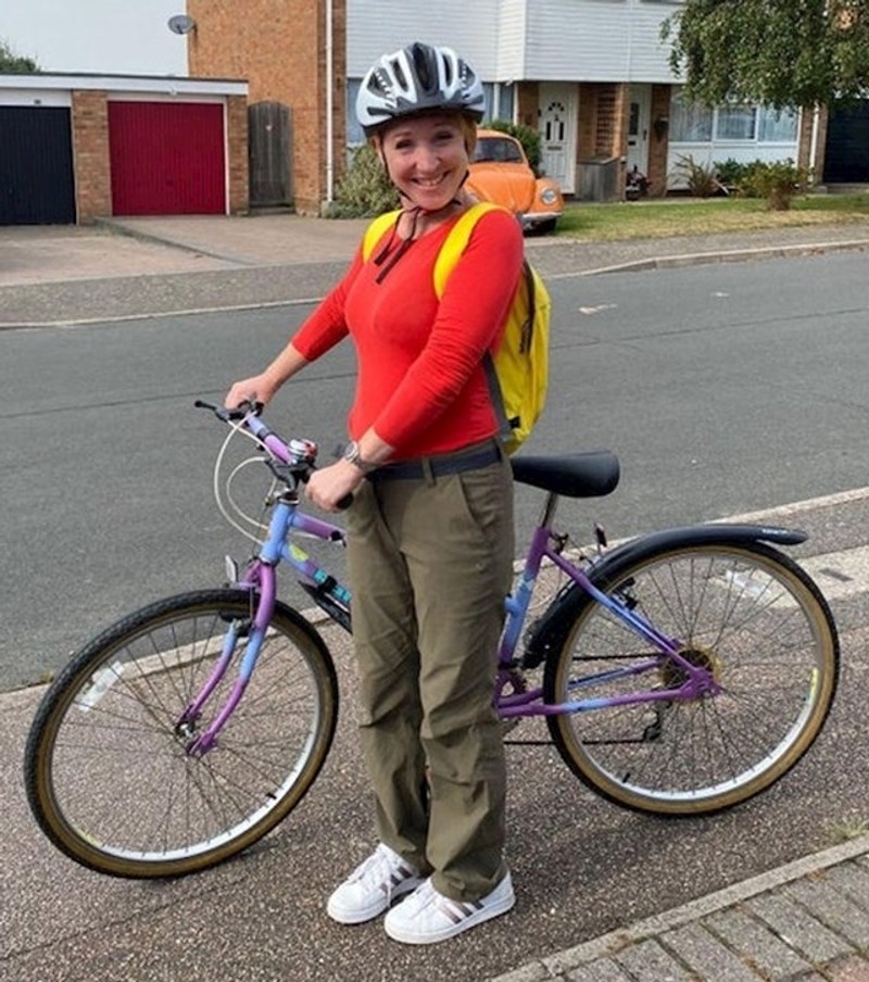 Ja s 41, tata mi je upravo kupio ovaj bicikl i ne mogu biti sretnija