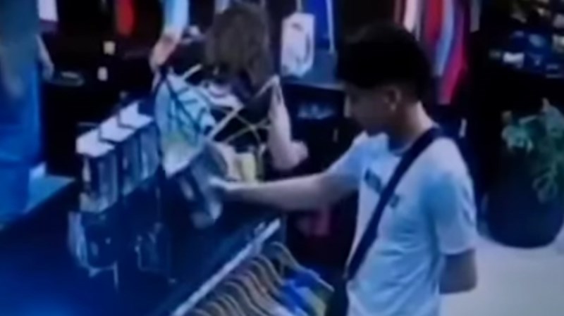 Nadzorna kamera je snimila tipa koji krade u dućanu, ali zbog scene na kraju tisuće umiru od smijeha