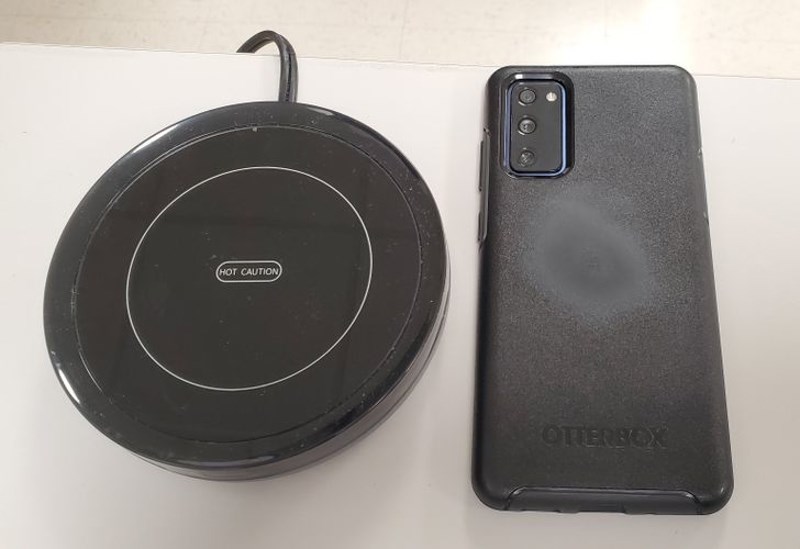 Nije skužio razliku između bežičnog punjača i grijača