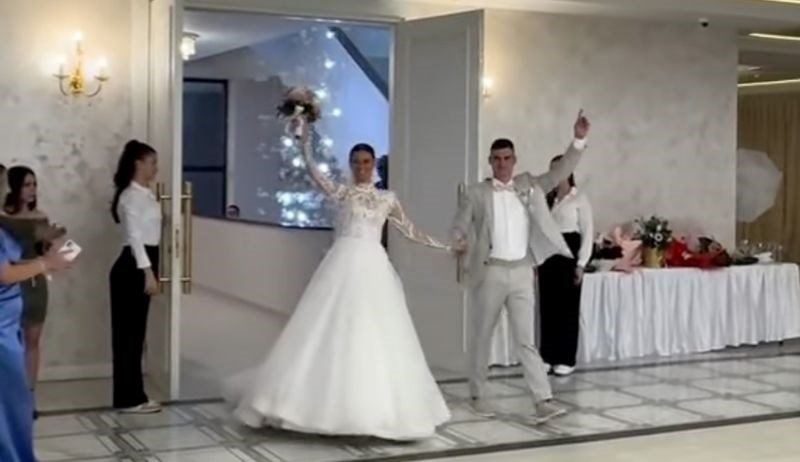 Snimka iz Srbije je ozbiljan hit u regiji, ljudi ne vjeruju na koju pjesmu su mladenci ušli u salu