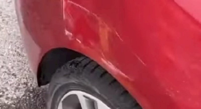 Netko joj je oštetio auto dok je bila u dućanu, ostavio joj je poruku koja ju je prilično iznenadila