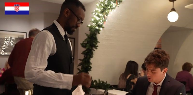 Konobar iz legendarnog restorana u New Yorku snimao se kako priča hrvatski, morate vidjeti reakcije