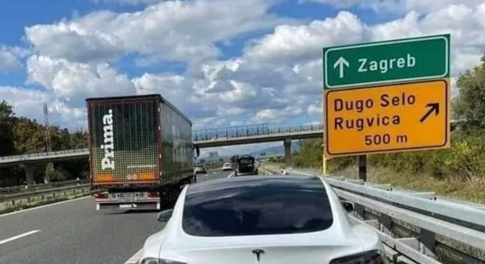 Fotka Tesle s autoceste kraj Zagreba nasmijala je mnoge, morate vidjeti što je vozač ponio sa sobom
