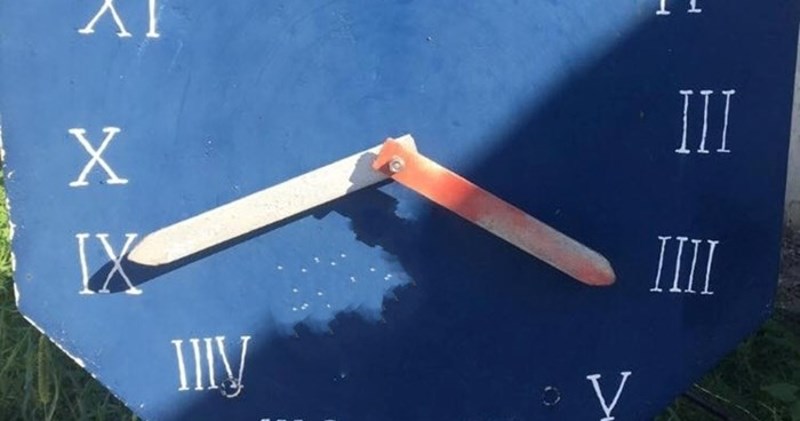 Fotka sata na kojem je vrijeme napisano rimskim brojevima je hit, odmah će vam biti jasno zašto