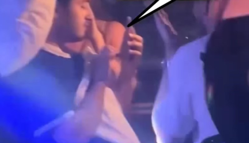 Lagao je djevojci da je u krevetu, a zapravo je išao u klub. Pogledajte kako je odradio video poziv