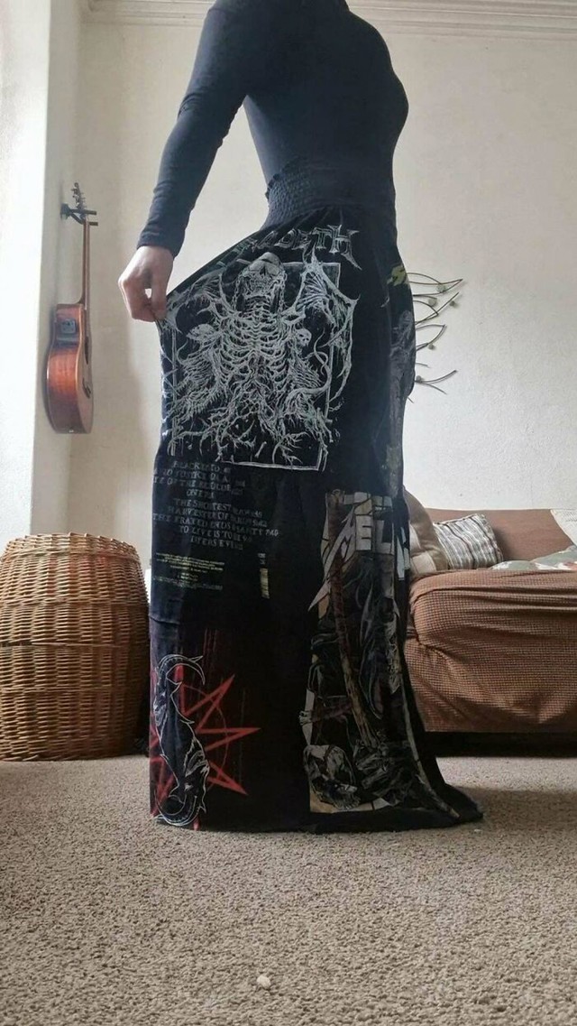 Suknja od starih metal majica