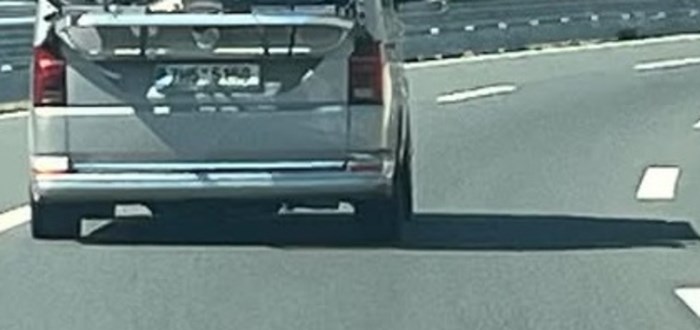 Na autocesti prema Zagrebu snimljen je najluđi prizor dana, pogledajte što je tip natovario na auto!