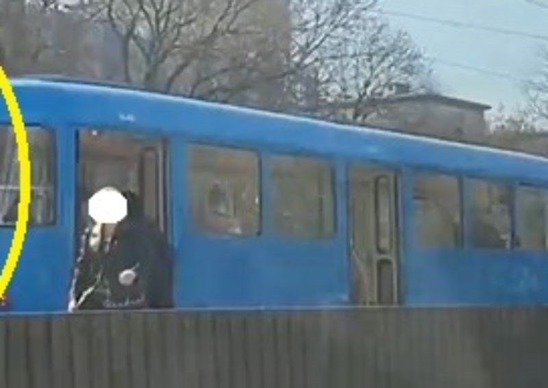 Scena iz tramvaja šokirala je Zagrepčane, pogledajte što su dva klinca izvela!