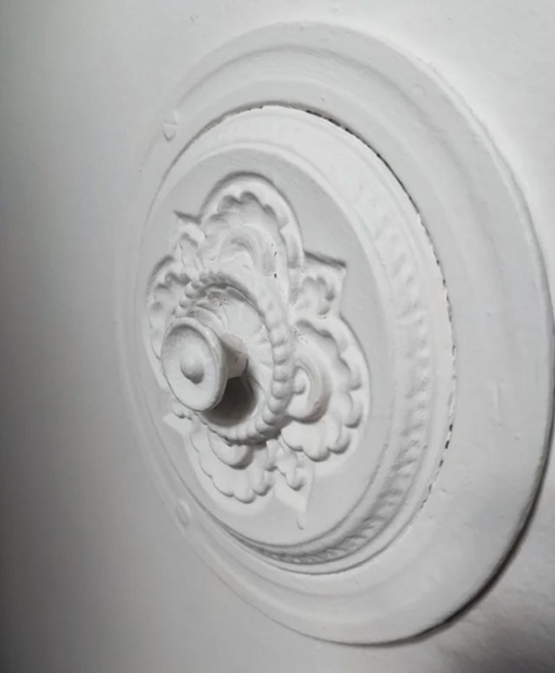 7. ''Što je ovo trebalo biti? Pronašli smo na zidu u jednoj staroj kući, ali ne znamo čemu služi.''