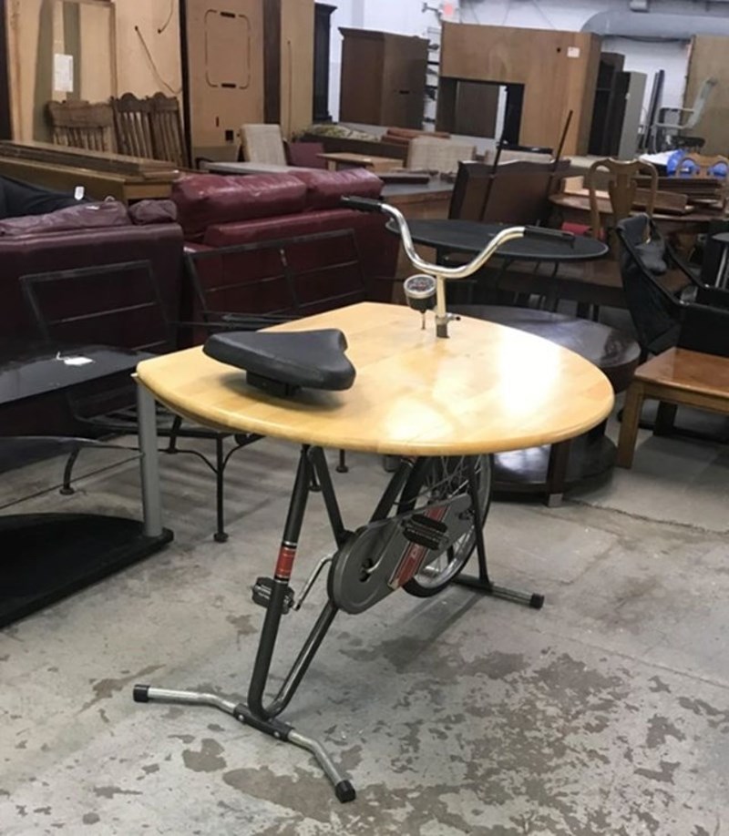 5. Ovo izgleda kao da je nekome bilo dosadno pa je napravljen eksperiment.