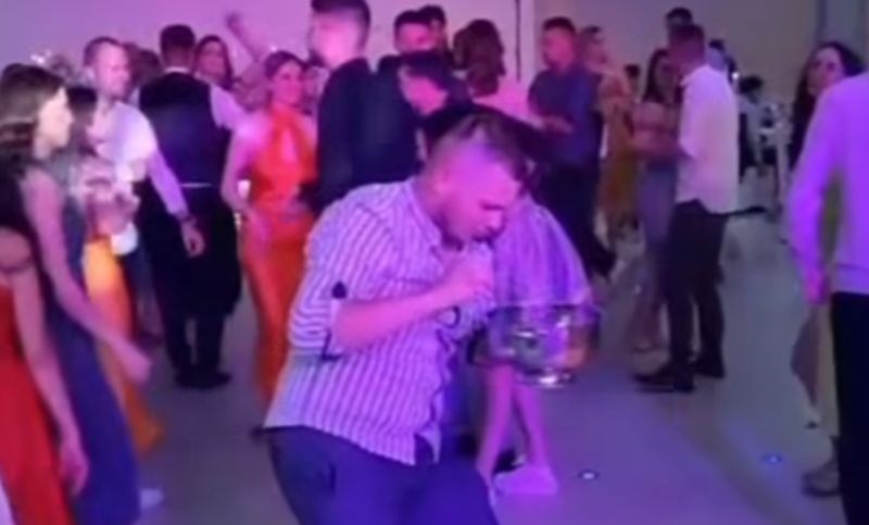 U Imotskom se svadbe definitivno slave na poseban način, ovaj hit video je dokaz!