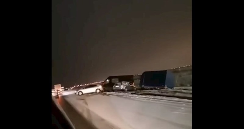 Širi se nevjerojatan video iz Srbije: deseci automobila sletjeli su s ceste na istoj dionici