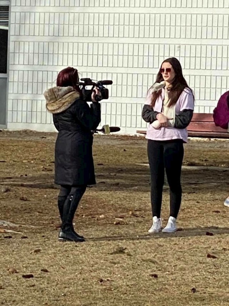 Ubrzo su TV kamere stigle pred školu