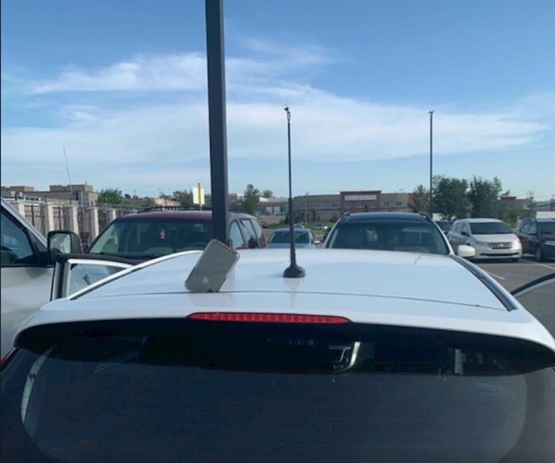 Sigurno sad traži mobitel po autu