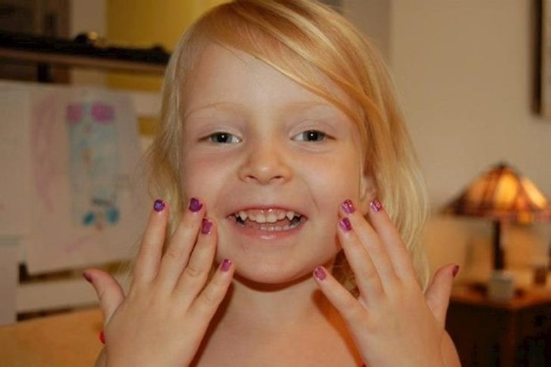 Ako imaš kćeri, moraš naučiti lakirati nokte..