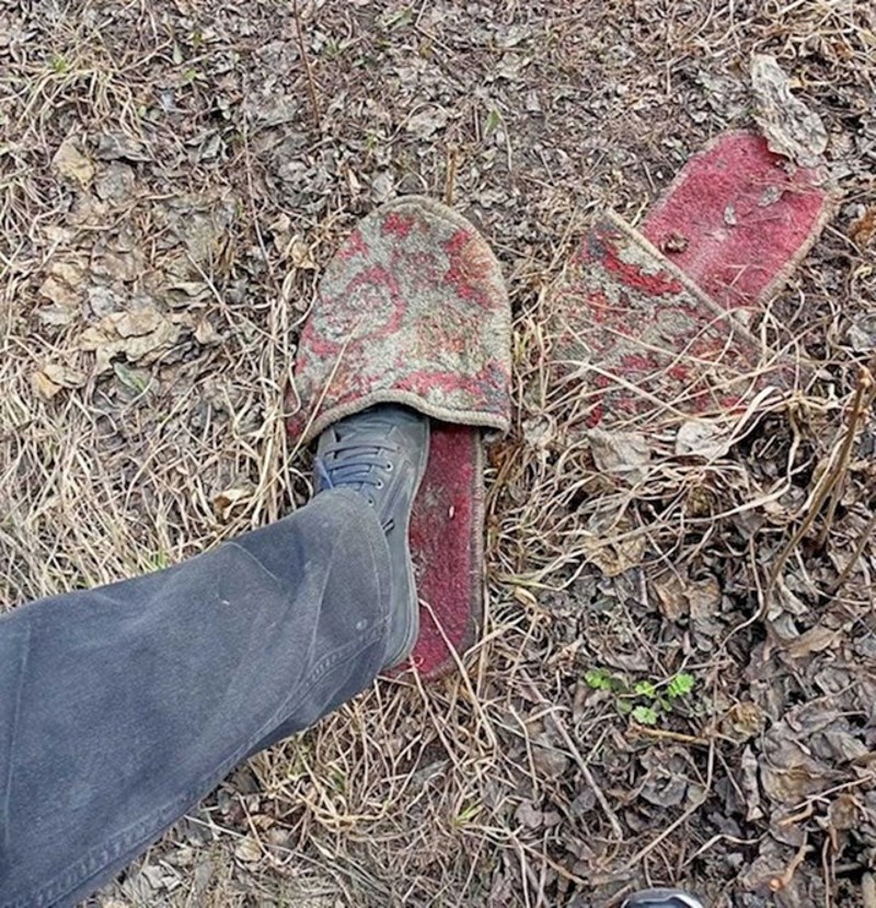 Izašao sam u šetnju i pronašao ove papuče (ja nosim broj 44)