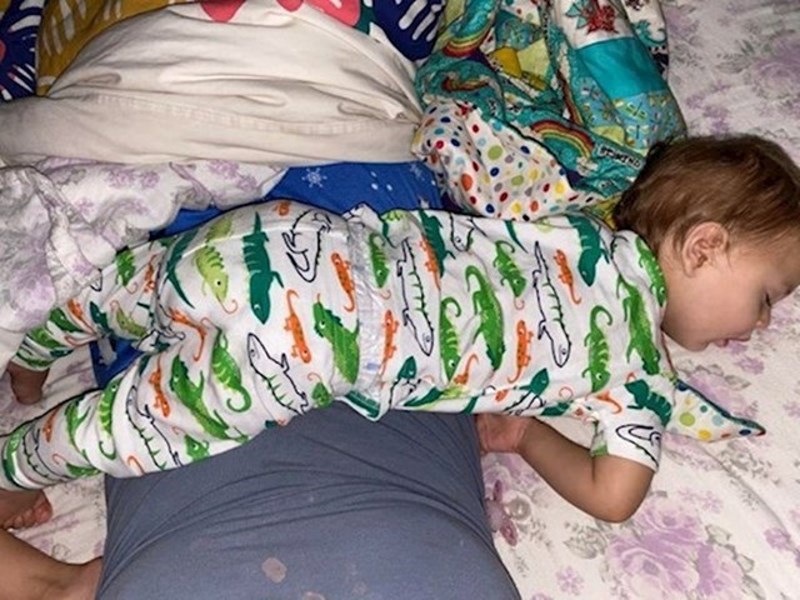 Probudio se u 3 ujutro, ludovao dva sata i u 5, 30 minuta prije mog alarma, zaspao ovako