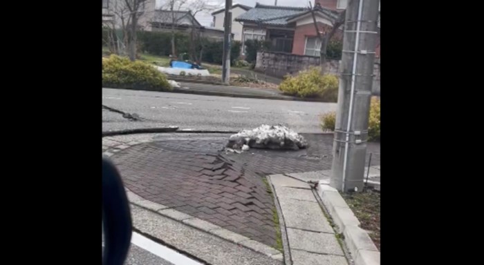 Ljudi su u šoku zbog ovog japanskog pločnika koji "diše" za vrijeme potresa, pogledajte video!