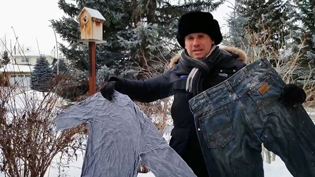Skidanje rublja s vanjskog sušila