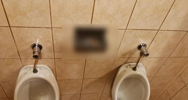 Fotka iz kafića u Bugarskoj osvaja internet, ljudi ne vjeruju što je vlasnik stavio između pisoara
