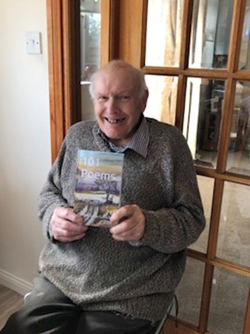Djed je objavio knjigu pjesama u 96. godini