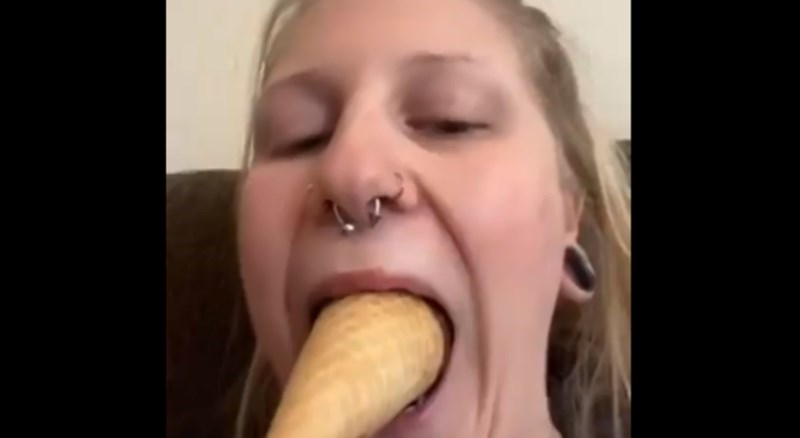 Sladoled joj je zapeo u ustima, urnebesan video su već pogledali milijuni ljudi