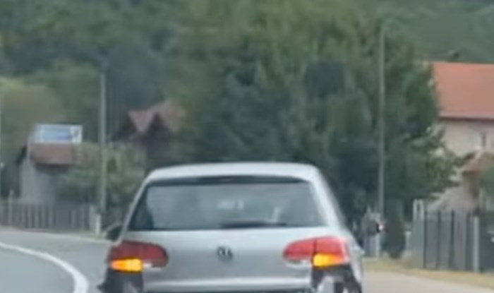 Scena iz BiH zgrozila je regiju. Šokirat će vas kakav je auto ova djevojka odlučila voziti