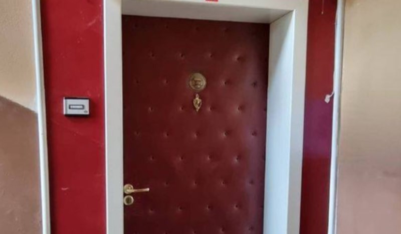 Je li ovo najluđi ulaz u stan na svijetu? Morate vidjeti što je tip stavio ispred vrata