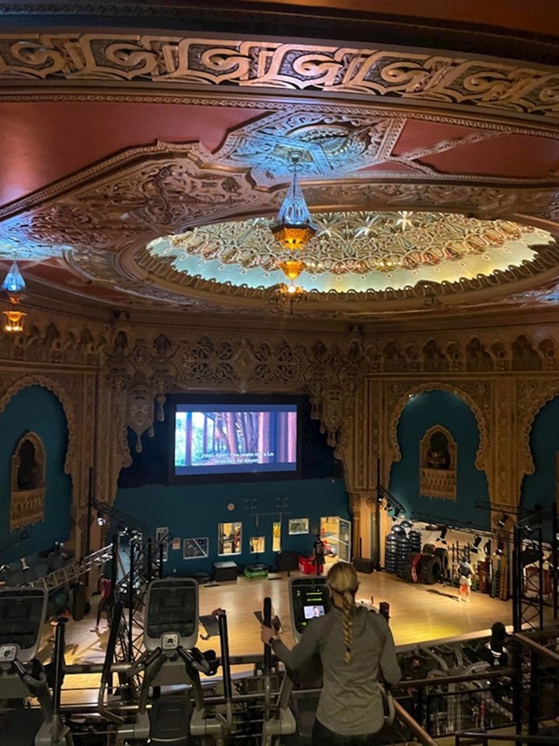 Teretana unutar starog kazališta