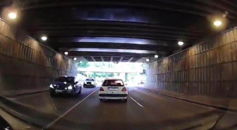Možete li nabrojati koliko je prekršaja napravio vozač jednim potezom? Snimka iz ZG širi se Fejsom